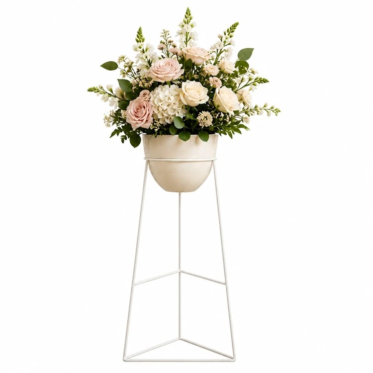 Blomsterställ och växtställ i metall för inomhusbröllop